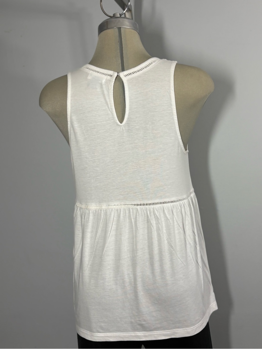 Old Navy White Tank Top with Eyelet Trim - Picture 8 of 11